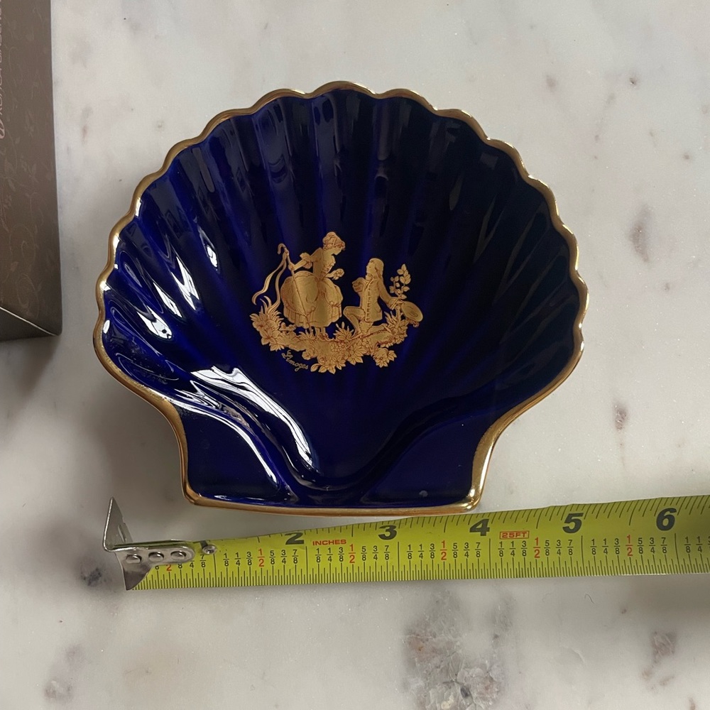 Porcelain trinket dish shell shape with gold figures